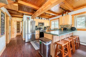 Hunter's Top Rated Airbnb - Best Location Steps from Lodge - Image 3