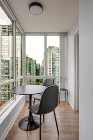 Coal Harbour Sunroom & Parking Near Stanley - Image 5
