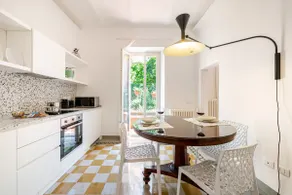 Stylish Liberty Home • Perugia Center • Garden - Image 2