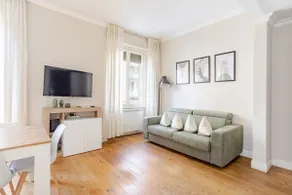 Accommodation near the center with river views - Image 2