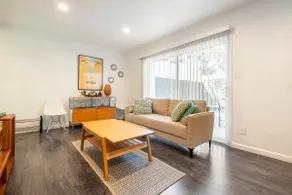 2 Bedroom Newly Remodeled Modern Apartment - Image 2