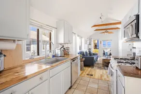 Private Entire Home • Close to New Haven & Shore - Image 5