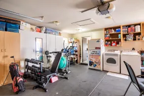 Guesthouse with kitchen,bath and laundry - Image 4