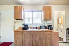 Guesthouse with kitchen,bath and laundry - Image 3