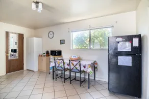 Guesthouse with kitchen,bath and laundry - Image 2