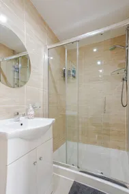 Lovely Private Annex Apartment - Image 5