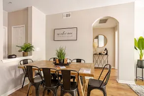 Luxury Apartment in Bricktown Riverwalk - Image 2