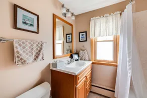 Charming Milwaukee upper duplex near downtown. - Image 4