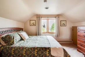 Charming Milwaukee upper duplex near downtown. - Image 3
