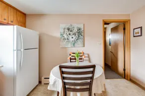 Charming Milwaukee upper duplex near downtown. - Image 2