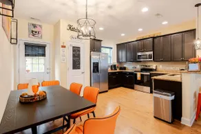 Colorful home sleeps up to 8 - Image 2