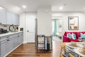 Quiet 2BR Apt, 20 Mins to NYC - Image 3