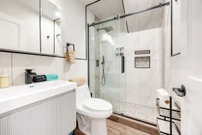 Quiet 2BR Apt, 20 Mins to NYC - Image 5