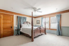 Nostalgic and charming condo with rooftop patio - Image 3