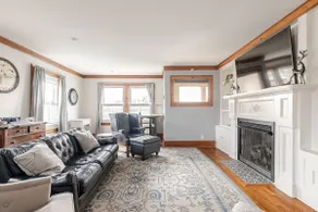 Nostalgic and charming condo with rooftop patio - Image 2