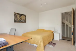 4 Bedroom Homely House - Sleeps 10 Comfortably with 6 Beds and Free Parking in Milton Keynes - Suitable for Business Travellers, Contractors, & Holiday-Goers, Near All Major Transport Links & City Centre and M1 - Image 3