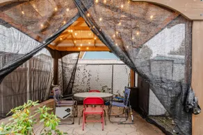 Family/Pet friendly Deer Park Gem kitchen backyard - Image 3