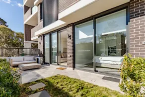 Executive Oasis | Chic 1BR + Courtyard Retreat - Image 4