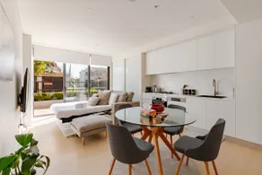 Executive Oasis | Chic 1BR + Courtyard Retreat - Image 2