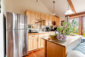 Charming Sea Bluff Cottage with Sound View - Image 4