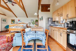 Charming Sea Bluff Cottage with Sound View - Image 2