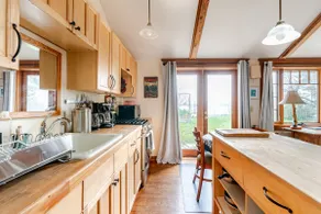 Charming Sea Bluff Cottage with Sound View - Image 5