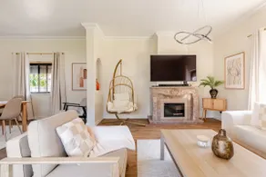 Family Villa with Jacuzzi, Large Garden & Parking - Image 2