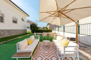 Family Villa with Jacuzzi, Large Garden & Parking - Image 5