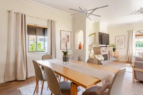 Family Villa with Jacuzzi, Large Garden & Parking - Image 4