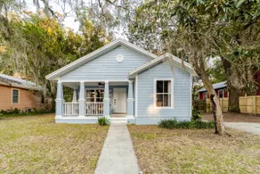 The Designer Boutique • 3BR/2BA by UF • Firepit - Image 2
