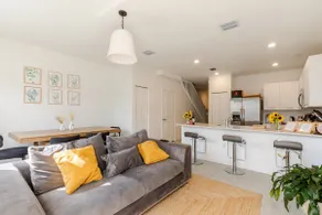 NEW House, Near Beaches, and MIA, Sleeps 8! - Image 3