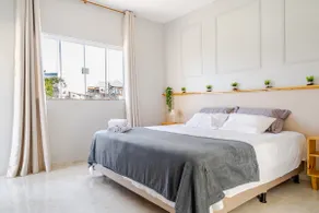 Spacious House with Backyard Near Lagoa - Image 2