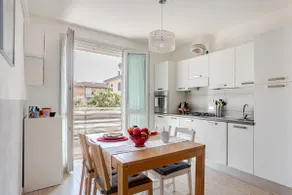 Apartment with air conditioning + private parking space - Image 3