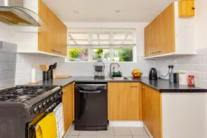 Modern and Spacious 3 Bed retreat - Bracknell - Image 5