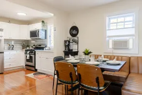Retro House | Themed Stay ¡15 Mins from MetLife! - Image 3
