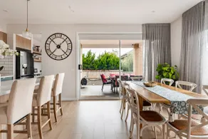 Luxury Sunbury Retreat - Image 3