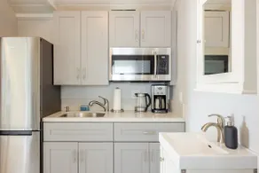 Charming guest house in Larchmont Village - Image 5