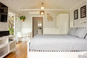 Charming guest house in Larchmont Village - Image 2