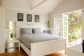 Charming guest house in Larchmont Village - Image 3