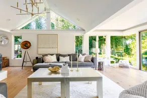 Sag Harbor Waterside Oasis w lush gardens and pool - Image 2