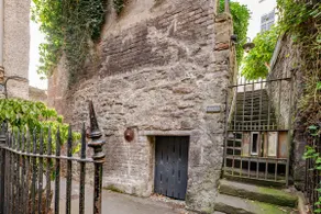 Diagon Alley 2bed city apt Victoria St Grassmarket - Image 5