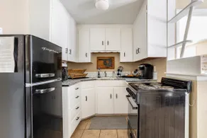 1930's Farm House Apartment - Image 4