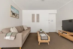 Coogee Beach Lifestyle: Prime Location + Parking - Image 5