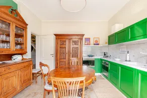 Luxury 170 m² 3-Bedroom 3-Bathroom Downtown Property for 4 People - Image 3