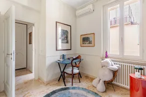 Luxury 170 m² 3-Bedroom 3-Bathroom Downtown Property for 4 People - Image 2