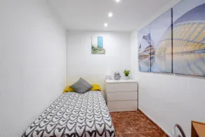 Apartment 5 minutes from the center - Image 4