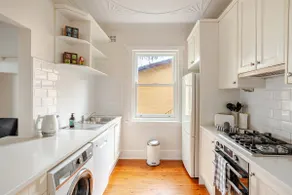 Charming federation apartment close to Manly Beach. - Image 5