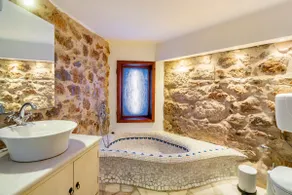 30 Sqm of wood & stone- Non-Smoker's Paradise - Image 5