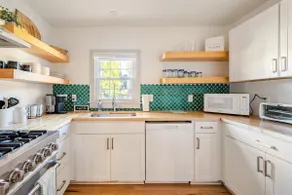 Nestled on New Bern - Bright Bungalow Downtown - Image 4