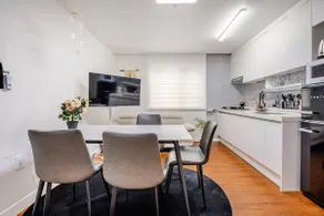 5 minutes walk from Cheongdam Station 8 minutes from Gangnamgu Office Station - Image 3